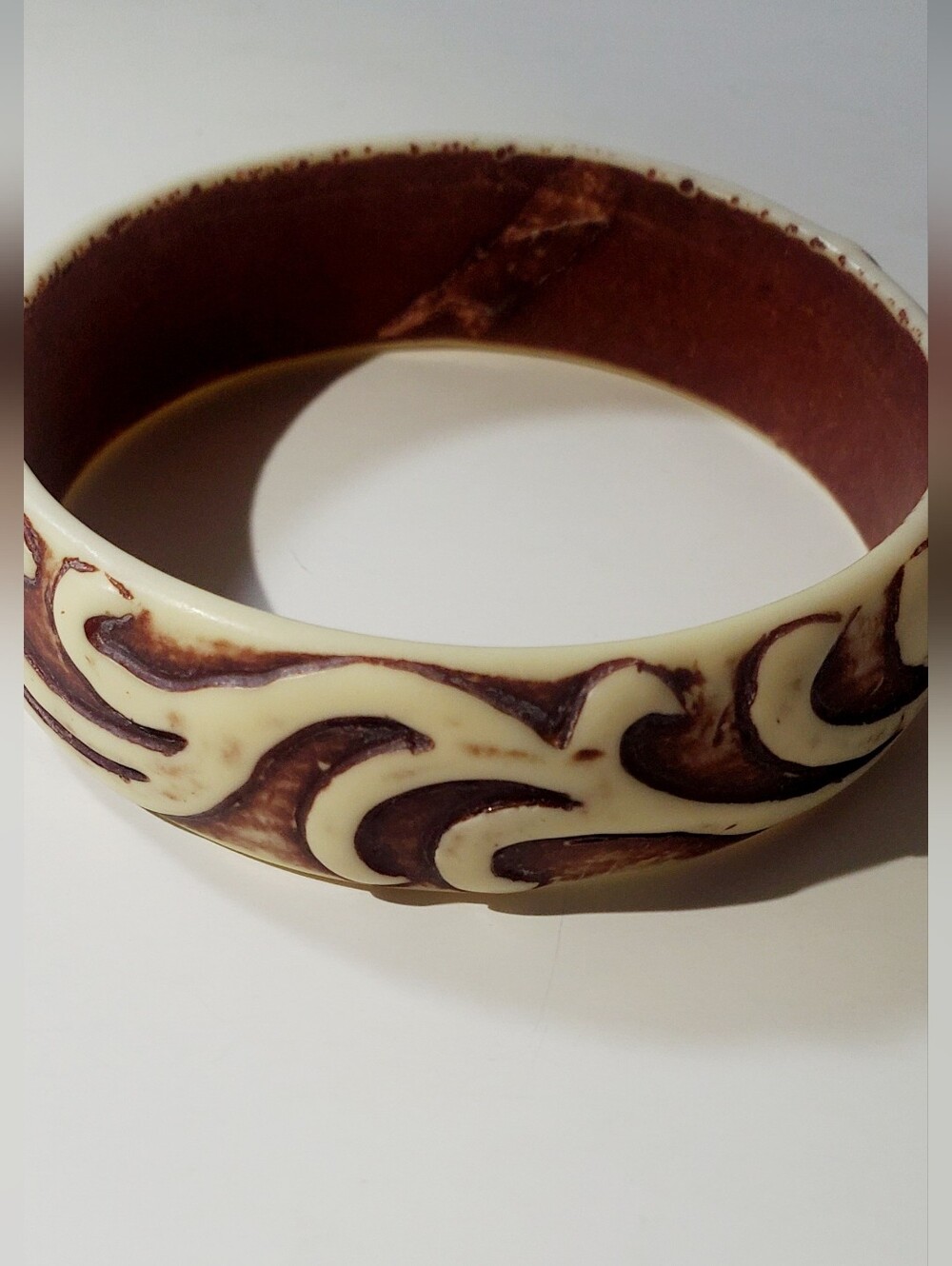 Carved Swirl Resin Bangle Bracelet in Ivory and Brown